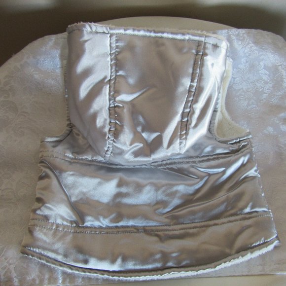 6- 12 Months Vest Shinny silver color - Please mum - Picture 2 of 4